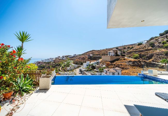 Villa in Torrox - Luxe zeezicht villa Jensen - TakeCareMalaga Villa in Torrox - Luxe zeezicht villa Jensen - TakeCareMalaga