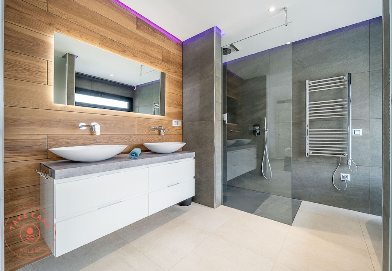 Villa in Torrox - Luxe zeezicht villa Jensen - TakeCareMalaga Villa in Torrox - Luxe zeezicht villa Jensen - TakeCareMalaga