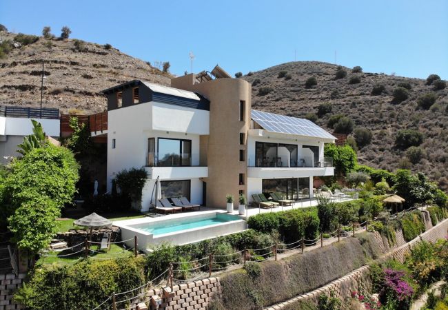 Villa in Torrox - Villa met zeezicht & Pool - TakeCareMalaga