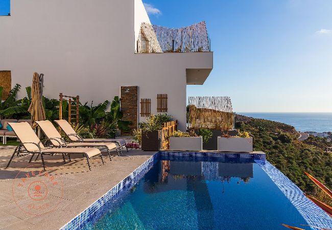 Villa en Torrox - Villa de lujo con vistas al mar Celeste - TakeCareMalaga Villa en Torrox - Villa de lujo con vistas al mar Celeste - TakeCareMalaga