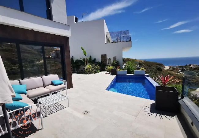 Villa en Torrox - Villa de lujo con vistas al mar Celeste - TakeCareMalaga Villa en Torrox - Villa de lujo con vistas al mar Celeste - TakeCareMalaga