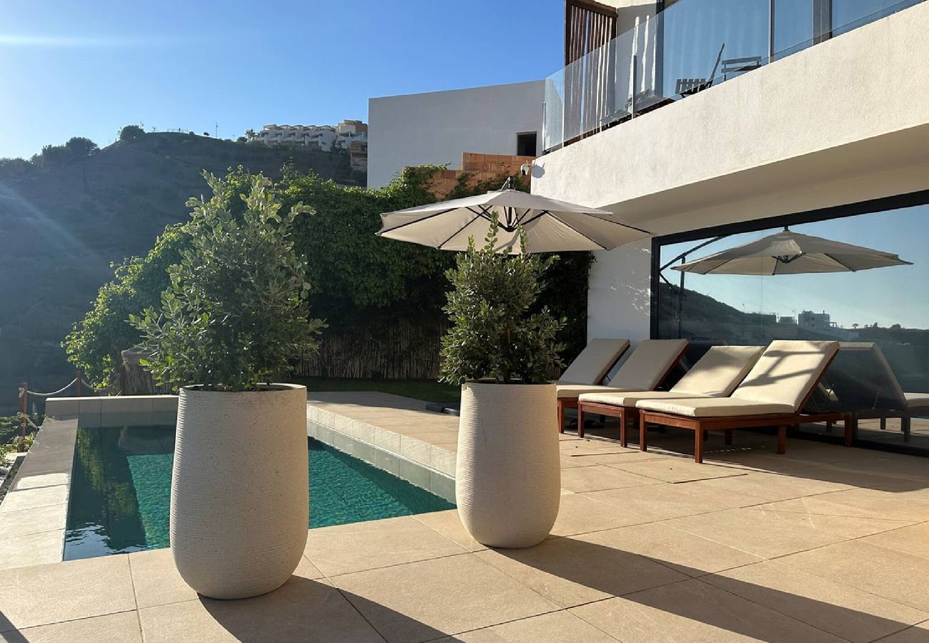 Villa en Torrox - Villa con piscina y vistas al mar - TakeCareMalaga Villa en Torrox - Villa con piscina y vistas al mar - TakeCareMalaga