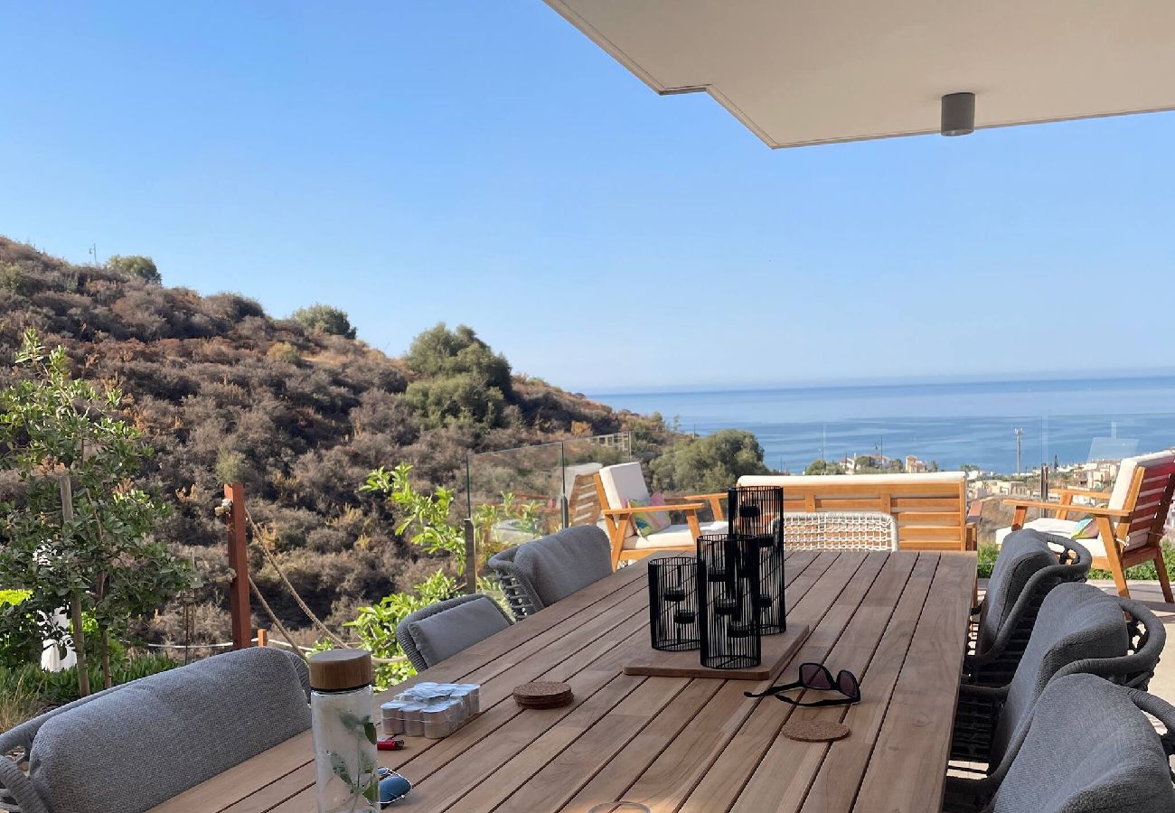 Villa en Torrox - Villa con piscina y vistas al mar - TakeCareMalaga Villa en Torrox - Villa con piscina y vistas al mar - TakeCareMalaga