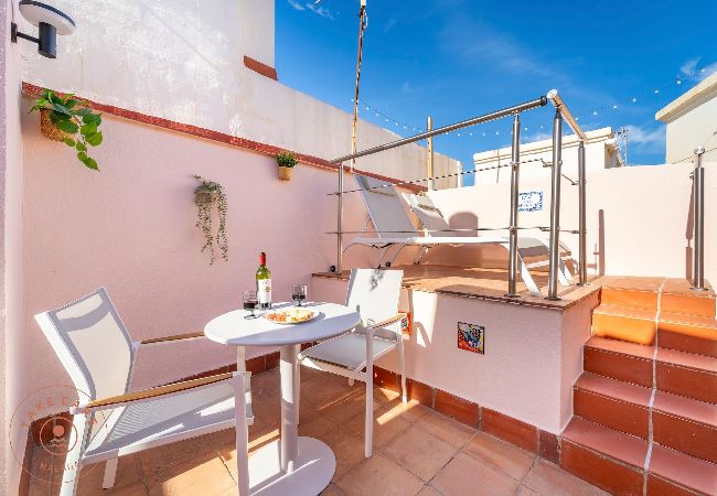Estudio en Málaga - Estudio Toro en Málaga con terraza en azotea - TakeCareMalaga Estudio en Málaga - Estudio Toro en Málaga con terraza en azotea - TakeCareMalaga