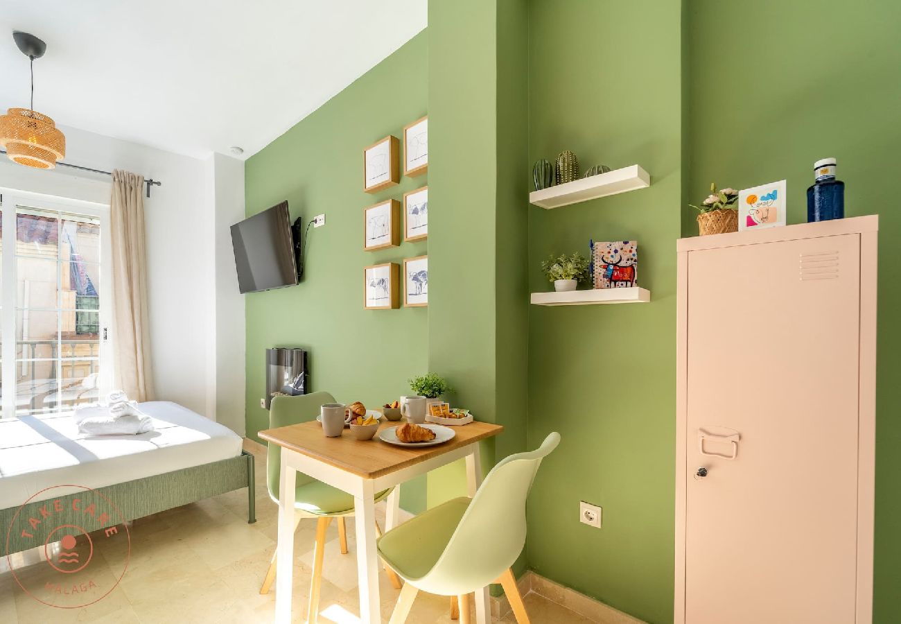 Estudio en Málaga - Estudio Toro en Málaga con terraza en azotea - TakeCareMalaga Estudio en Málaga - Estudio Toro en Málaga con terraza en azotea - TakeCareMalaga