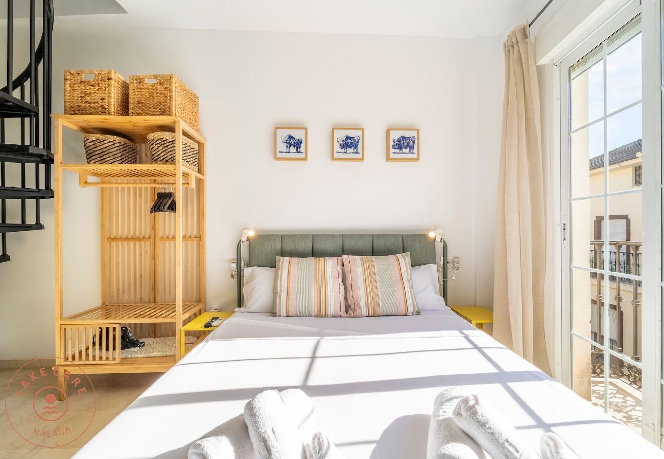 Estudio en Málaga - Estudio Toro en Málaga con terraza en azotea - TakeCareMalaga Estudio en Málaga - Estudio Toro en Málaga con terraza en azotea - TakeCareMalaga
