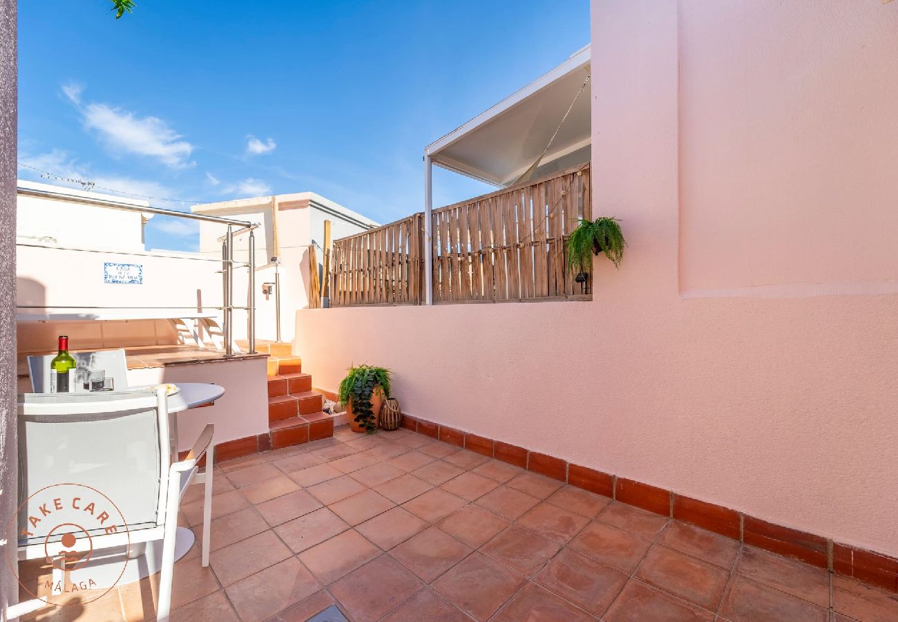 Estudio en Málaga - Estudio Toro en Málaga con terraza en azotea - TakeCareMalaga Estudio en Málaga - Estudio Toro en Málaga con terraza en azotea - TakeCareMalaga