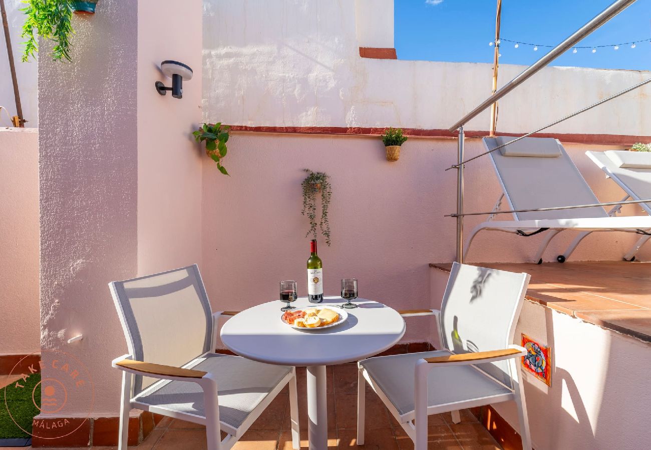 Estudio en Málaga - Estudio Toro en Málaga con terraza en azotea - TakeCareMalaga Estudio en Málaga - Estudio Toro en Málaga con terraza en azotea - TakeCareMalaga