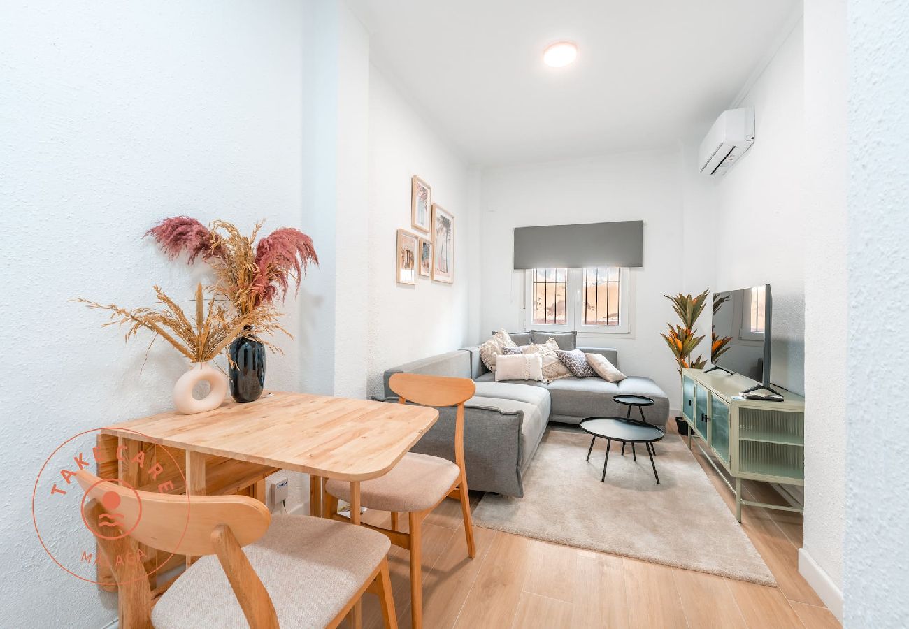 Apartment in Málaga - Apartment with patio in Malaga - TakeCareMalaga
