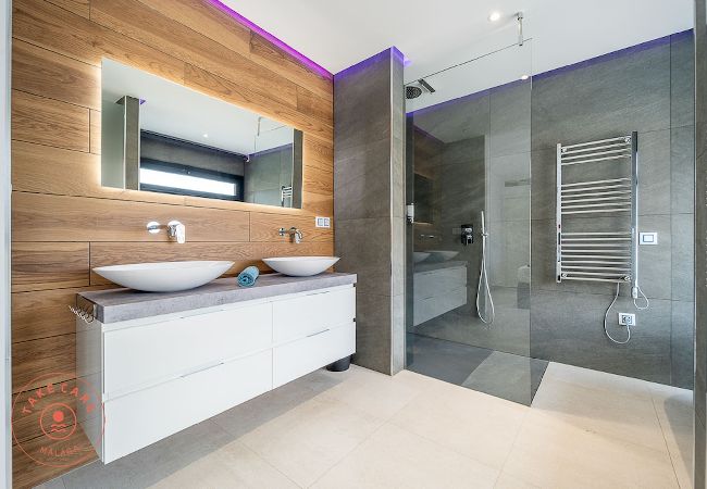 Villa in Torrox - Luxury Seaview Villa Jensen - TakeCareMalaga Villa in Torrox - Luxury Seaview Villa Jensen - TakeCareMalaga