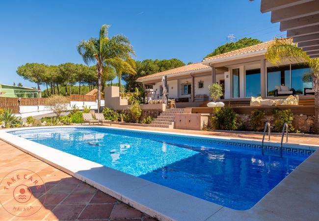 Villa in Alhaurin de la Torre - Luxury Stay with Guest House - Pool - Gym & Sauna